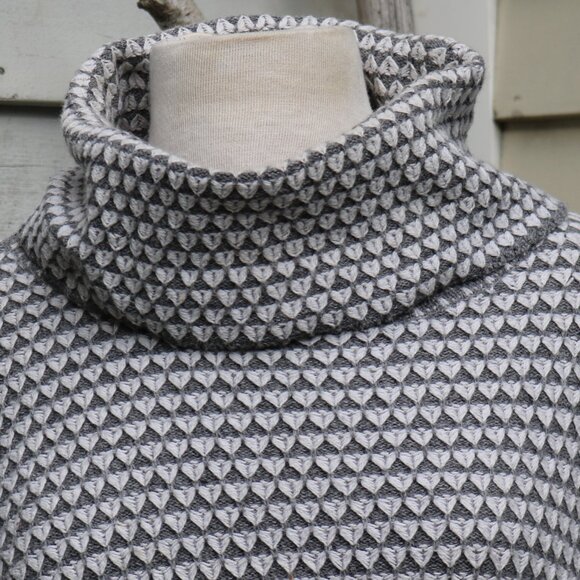 Fat Face Grey & White Triangle Pattern Turtleneck Cotton Blend Sweater Sz 14 - Picture 2 of 7